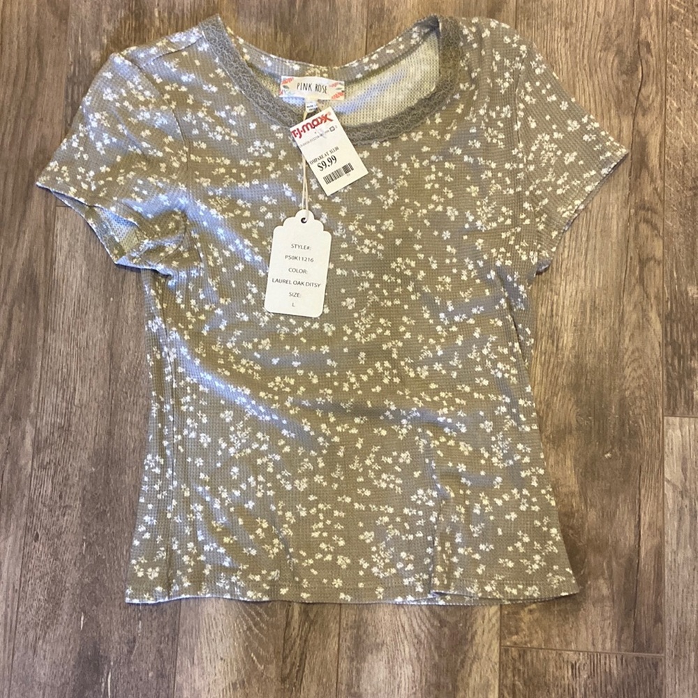 TJMax top floral size L NWT